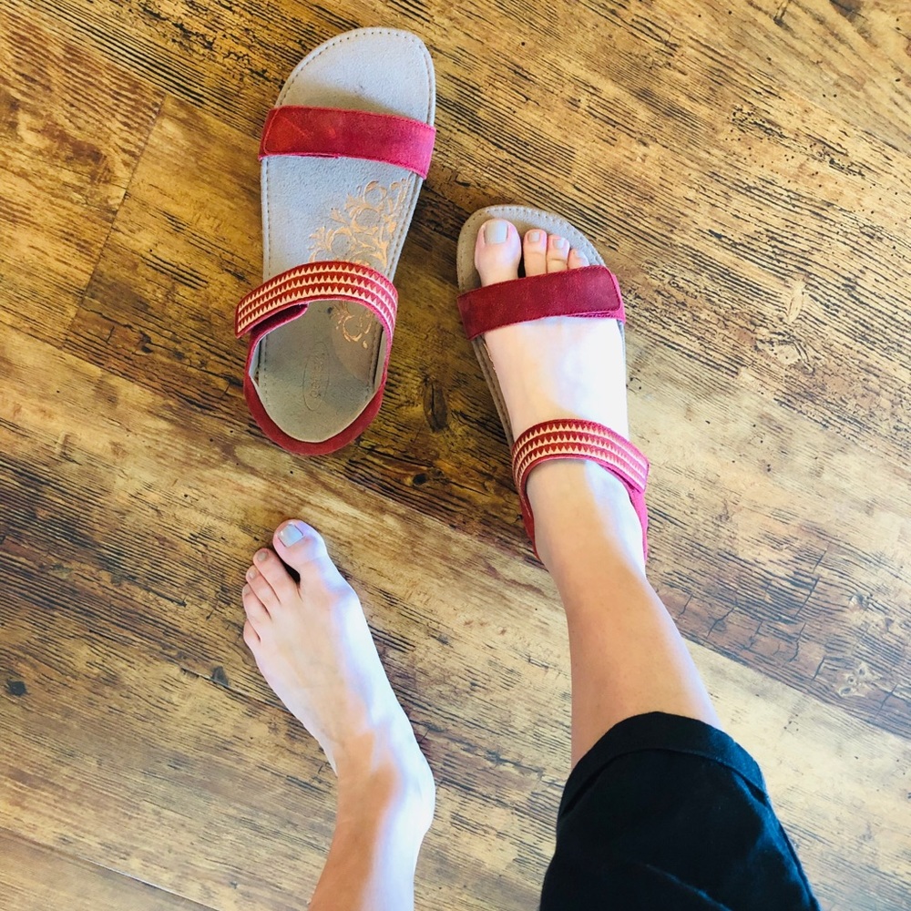 Aetrex Sandal in Cayenne // Never Worn